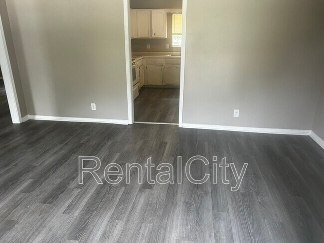 Building Photo - 36 Red Oak Cove