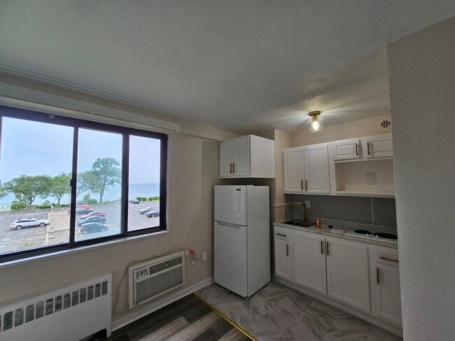 Building Photo - 11720 Edgewater Dr