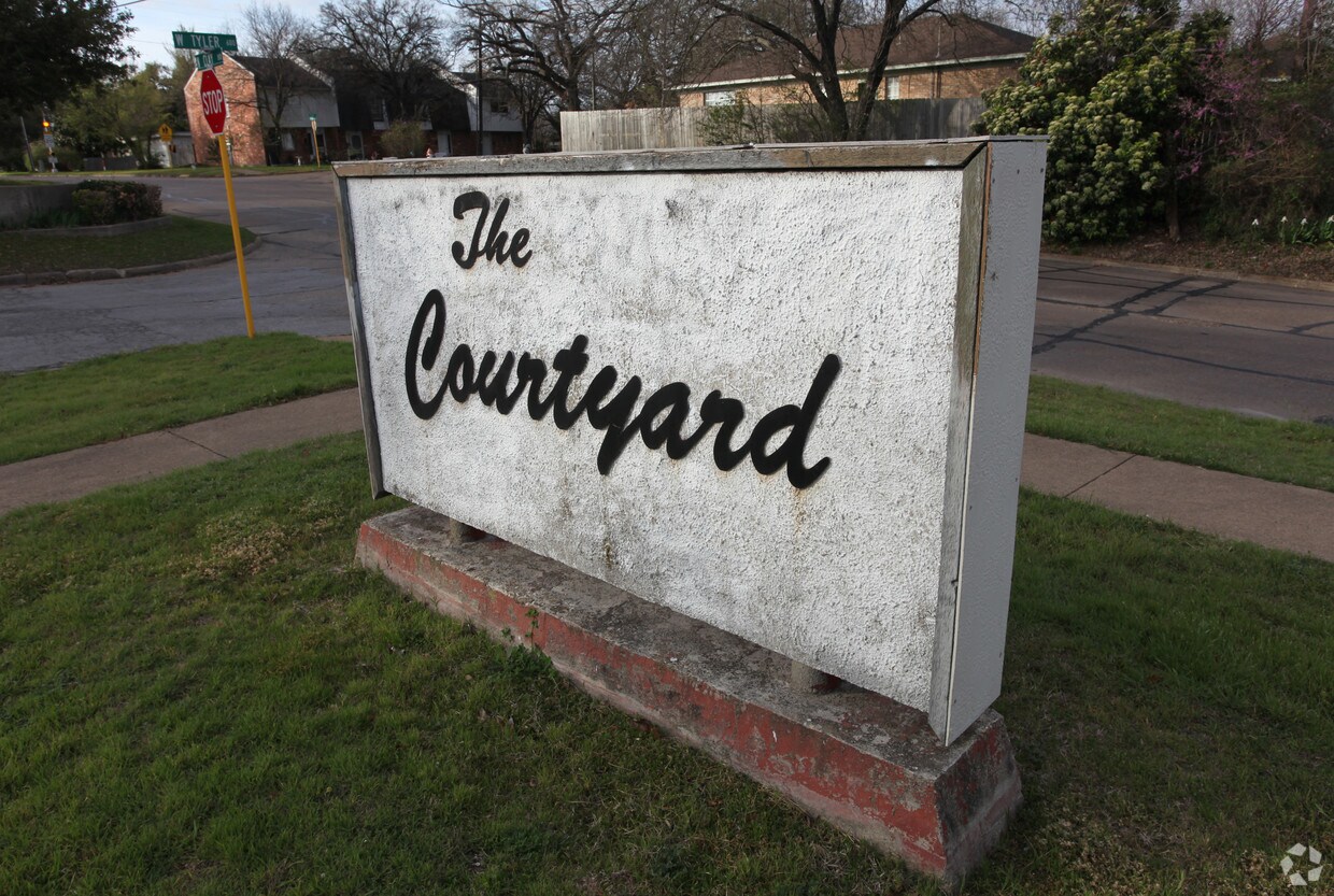 El Courtyard Apartaments - The Courtyard Apartments