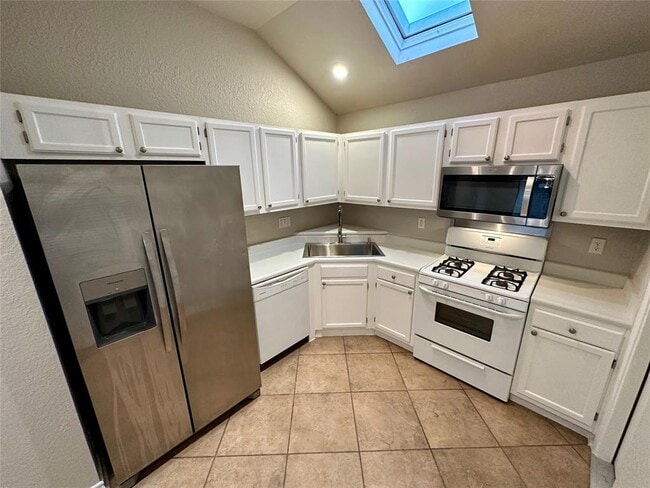 Building Photo - 2213 Margalene Way