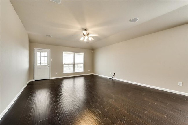 Building Photo - 3221 Taylor Dr
