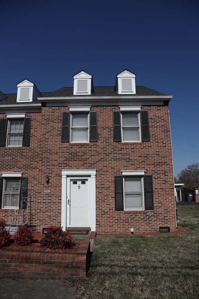 Building Photo - 1270 Konnarock Rd