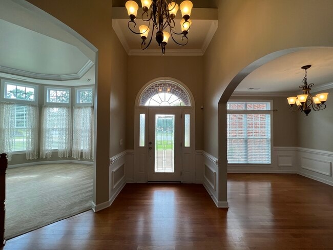 Building Photo - 9720 Royal Colony Dr