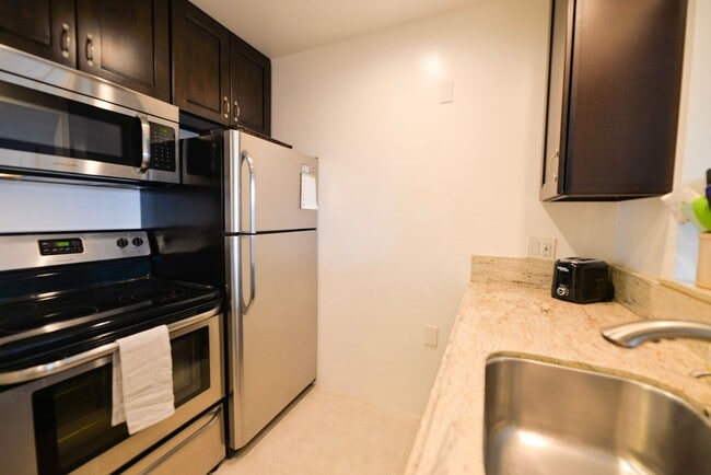 Building Photo - 3830 Avenida Del Presidente