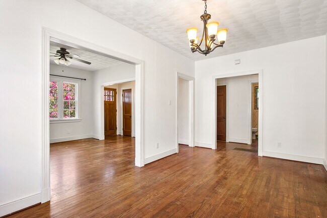 Foto del edificio - 3 Bed in Randolph Available in August!