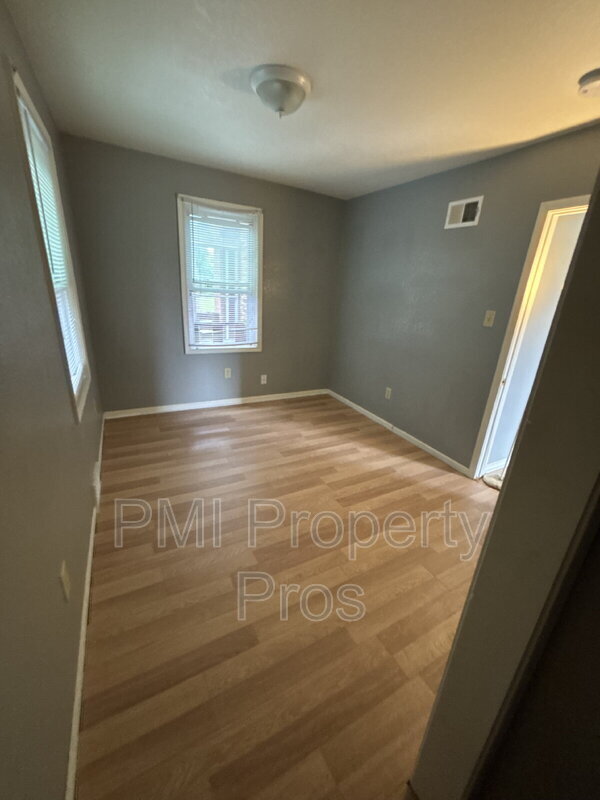Foto del edificio - 6712 W Villard Ave