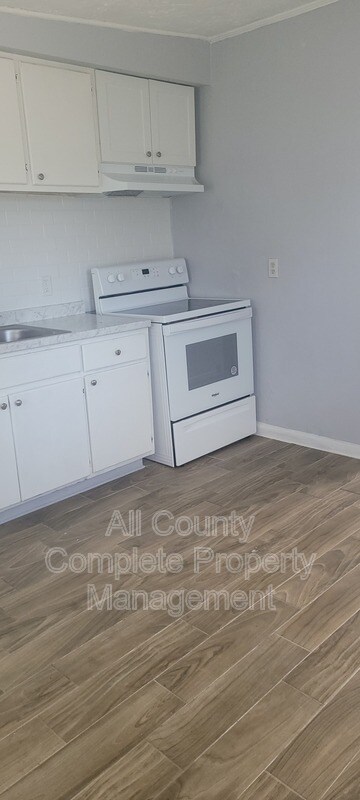 Building Photo - 3244 Phyllis St