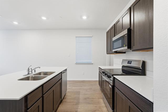 Foto del edificio - 215 Arbor Dr