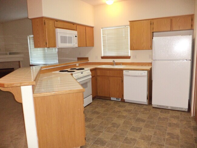 Foto del edificio - Spacious Townhouse in Close in Community a...