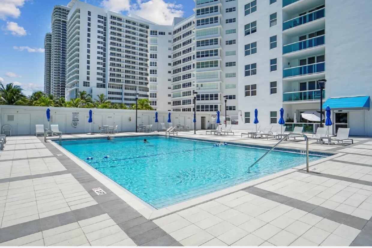 Foto principal - 5001 Collins Ave