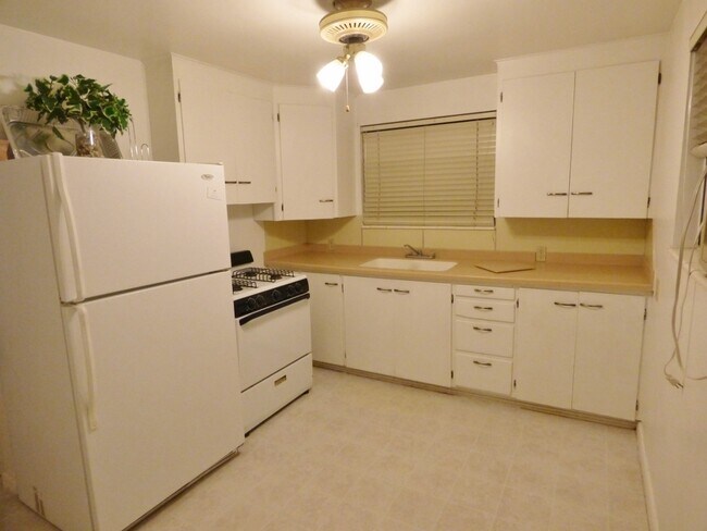 Foto del edificio - Great 2 Bed 1 Bath Duplex in Provo
