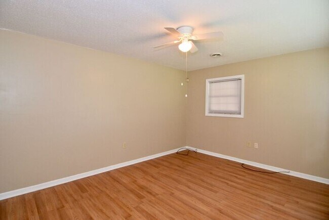 Building Photo - 2435 Madrid Dr