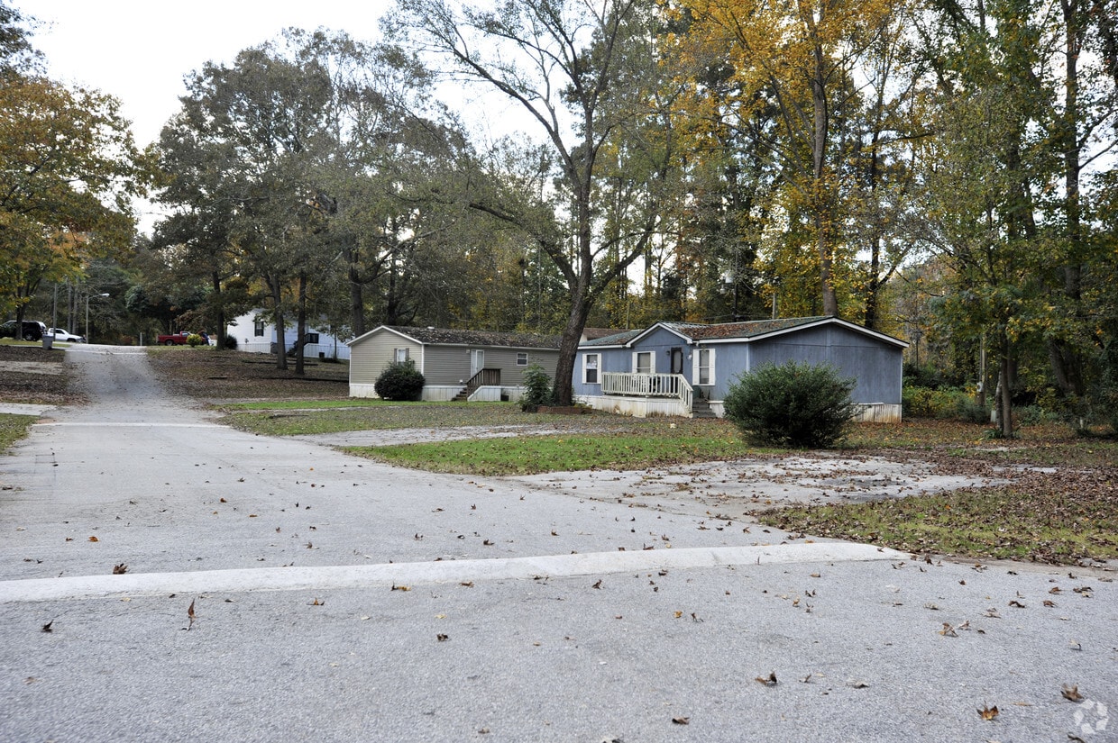 Four Seasons Apartments in Fayetteville, GA