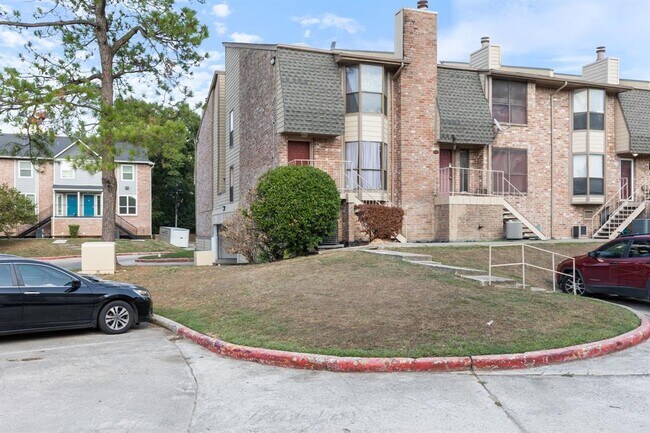 Foto del edificio - 1919 Place Rebecca Ln