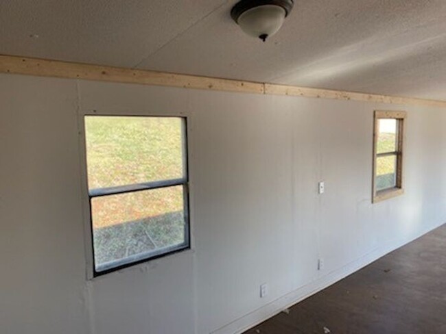 Building Photo - Newly renovated! Must see! SECTION 8 OK!