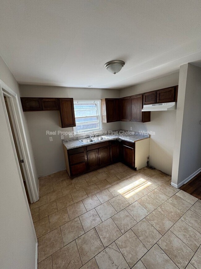 Foto del edificio - 1630 S Mission Rd