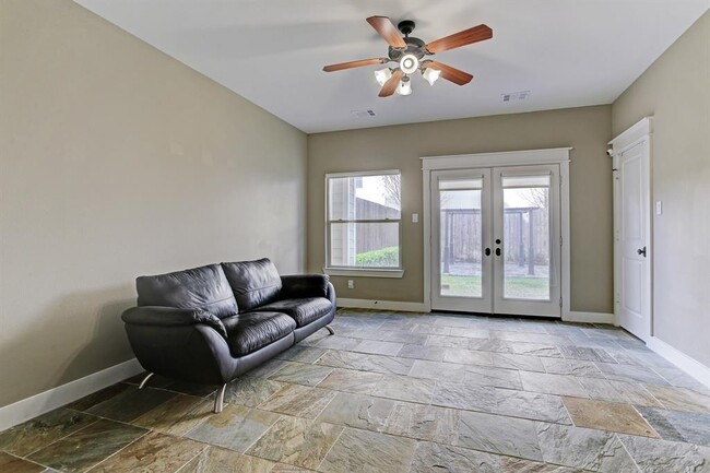 Building Photo - 511 Birdsall St