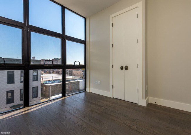 Building Photo - 1513 Gates Ave