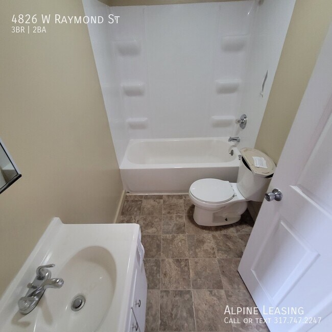 Foto del edificio - Park Fletcher area 3BR/2BA House ready to ...