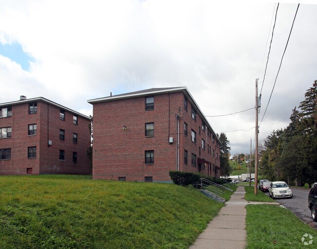 Centennial Gardens Apartments in Syracuse, NY