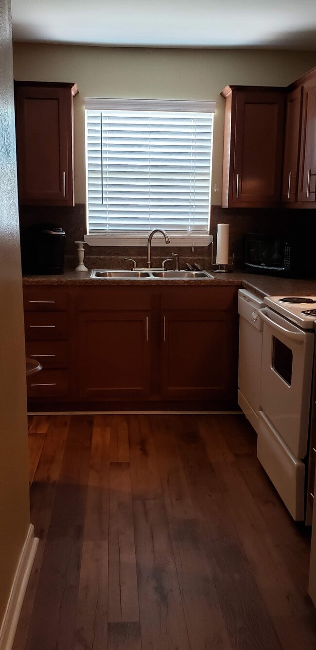 Deluxe Kitchen - The Meadows Of Centerville