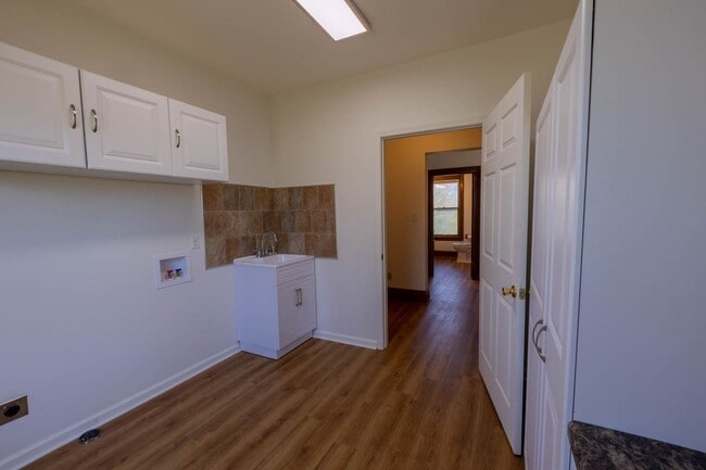 Building Photo - 3 br, 2.5 bath House - 2006 Greyling Drive