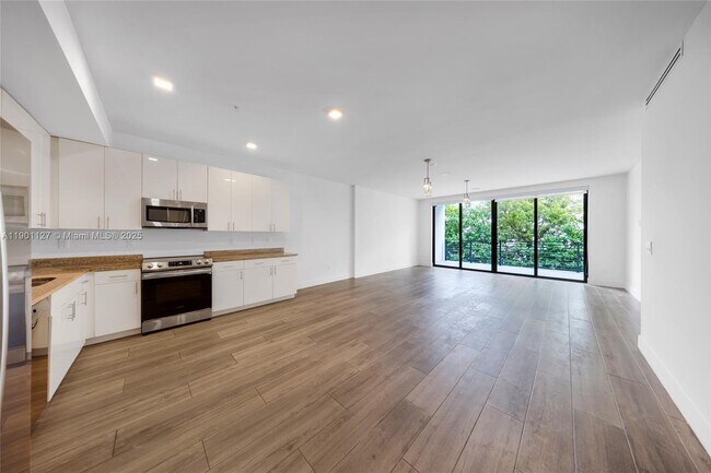 Foto del edificio - 3265 Bird Ave