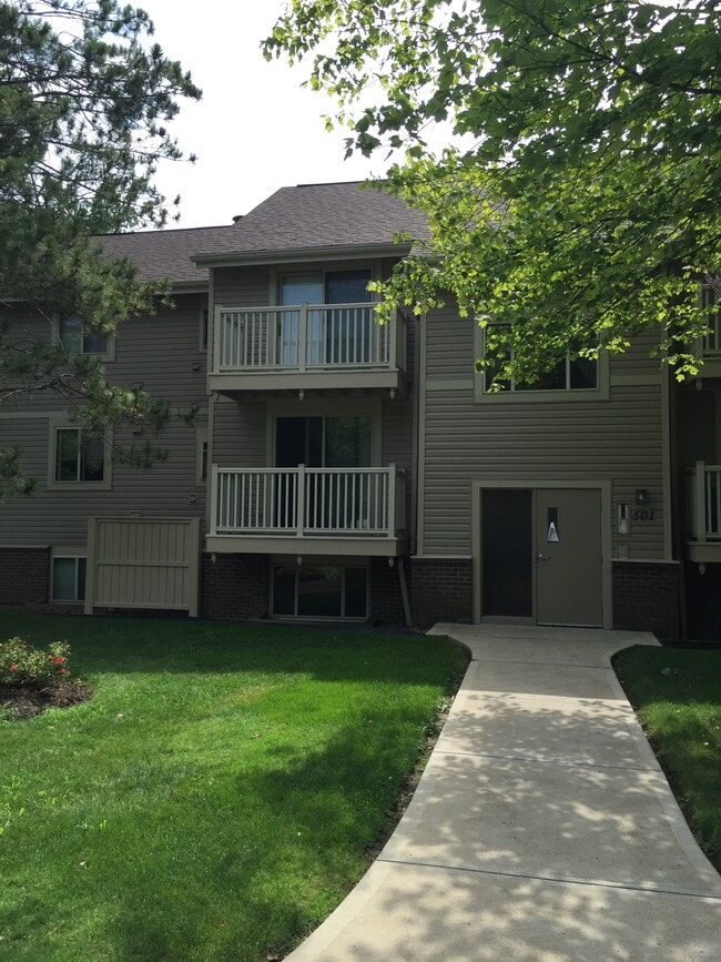 Exterior - Hunter's Path Apartments