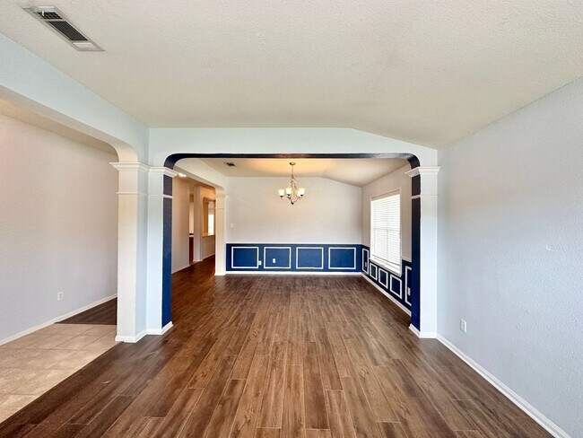 Foto del edificio - Price Drop!  Viewable Now!  Pets Accepted!