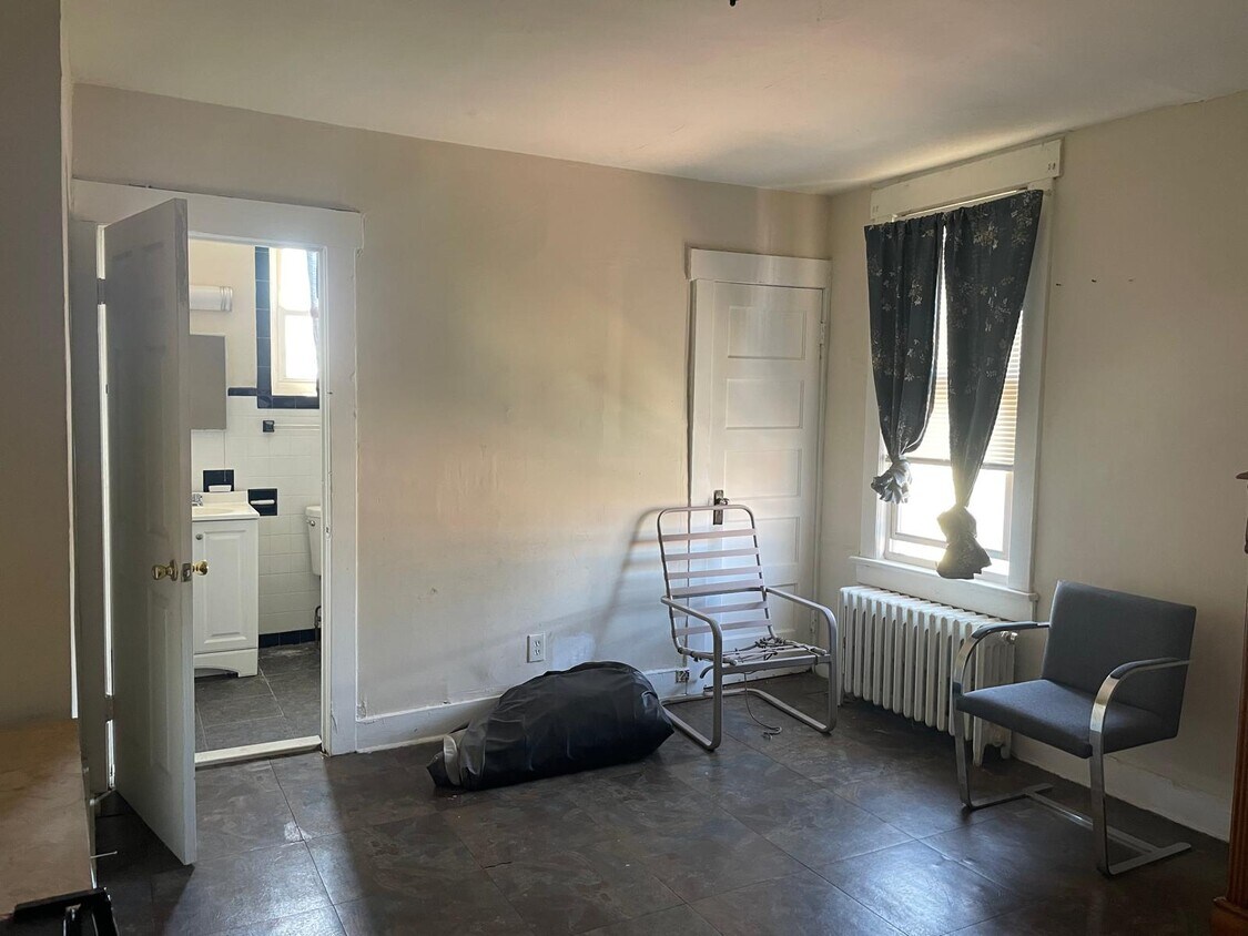 Primary Photo - 191 Stiles St