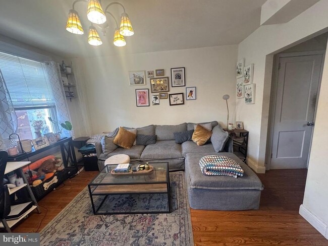 Building Photo - 1943 Waverly St