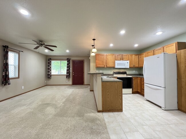 Building Photo - 511 Sapphire Cir