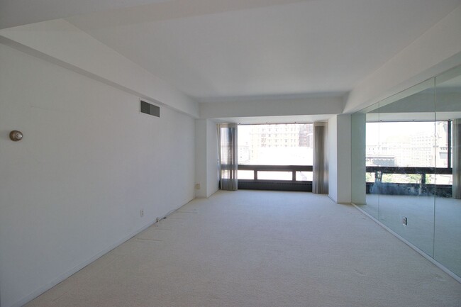 Foto del edificio - Great 1BR/1BA Condo at the Gramercy on Nob...