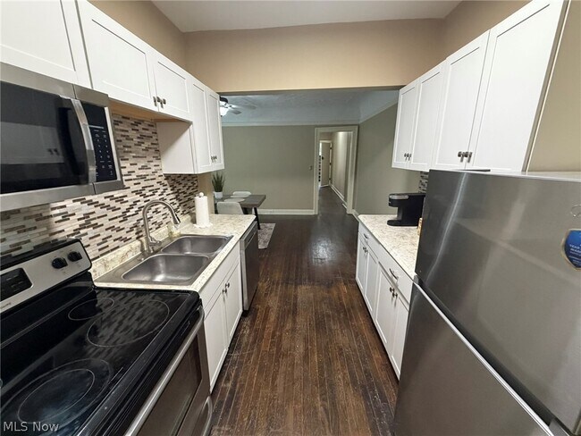 Foto del edificio - 3186 Euclid Heights Blvd