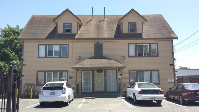 Building Photo - 111 Mahogany Dr