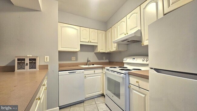 Building Photo - 8502 Barrington Ct