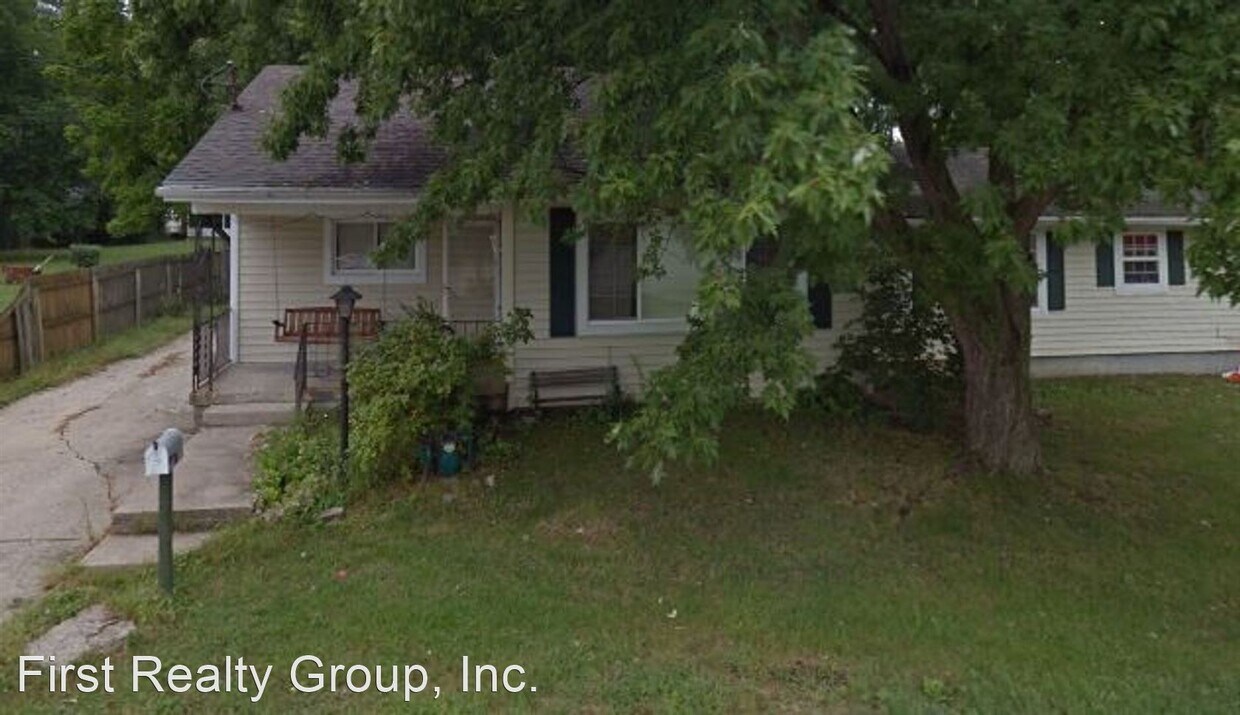 140 E Market St, Springboro, OH 45066 Room for Rent in Springboro, OH