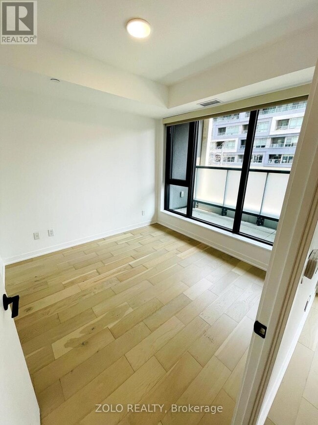 Building Photo - 840-840 St Clair Ave W
