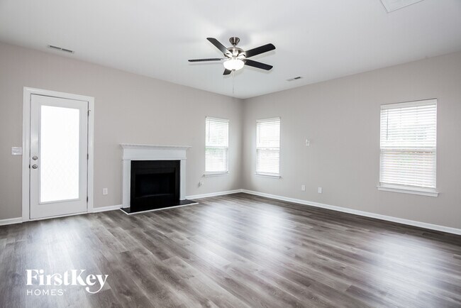 Building Photo - 8519 Oak Dr