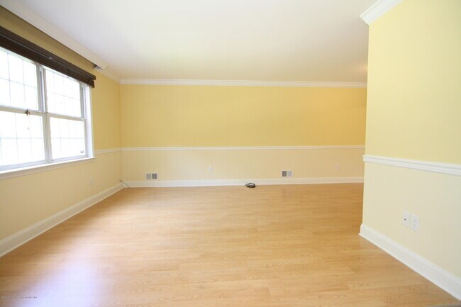 Foto del edificio - 3 Leona Ave