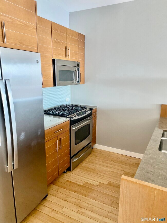 Building Photo - 33 N Water St