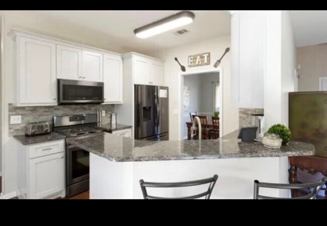 Foto del edificio - 5706 Amberside Ln