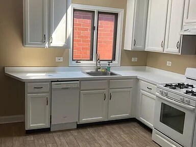 Building Photo - 502 S Oakley Blvd