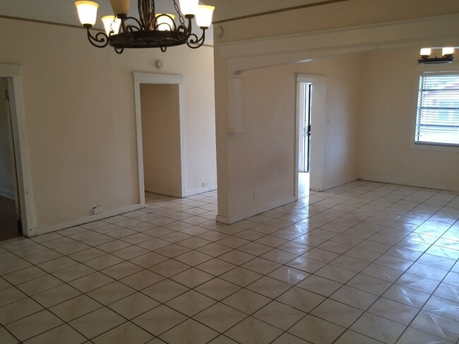 Building Photo - Historic Ybor Bungalow