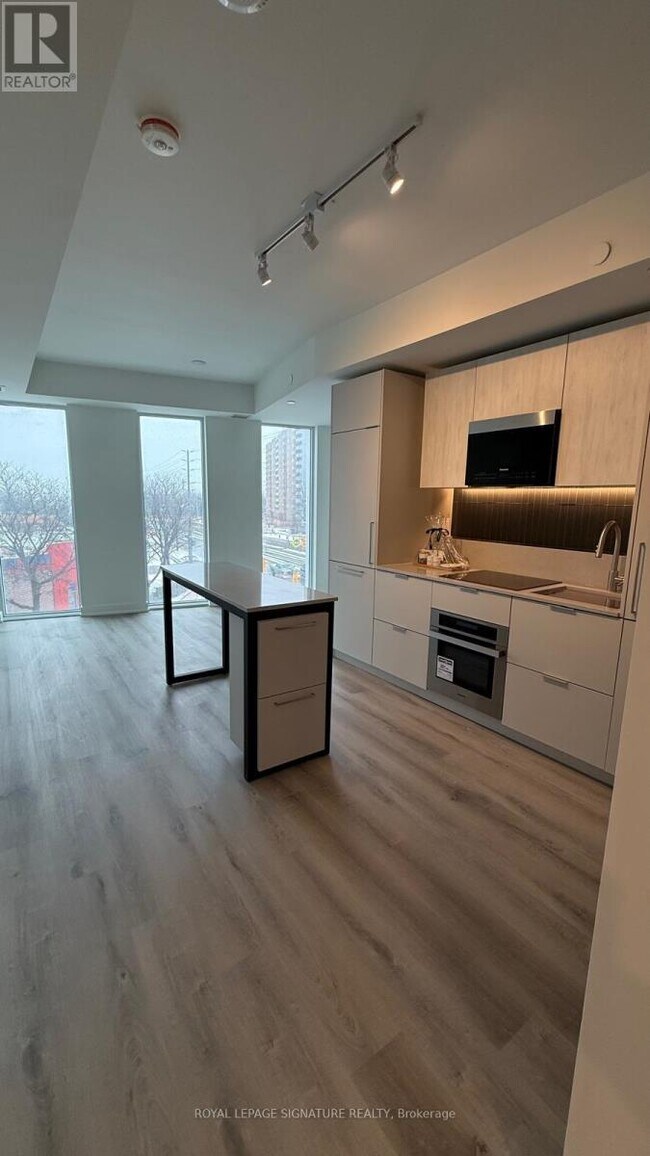 Building Photo - 1 Fairview Rd E