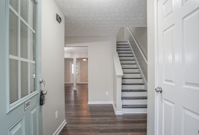 Building Photo - 2803 Valley Green Dr