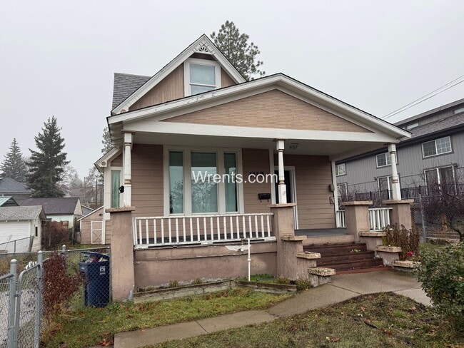 Foto del edificio - Half Off First Month's Rent Move in Special!! Perry District - 3 Bed/1 Bath Home