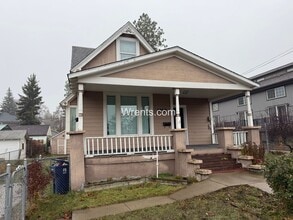 Building Photo - 1118 E 8th Ave