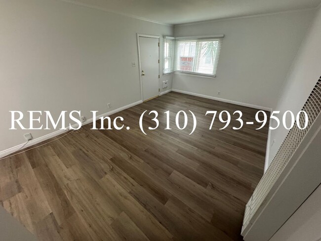 Foto del edificio - 1 Bedroom Downstairs Apartment w/ (Shared)...