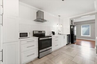 Building Photo - 2824 Briarhurst Dr